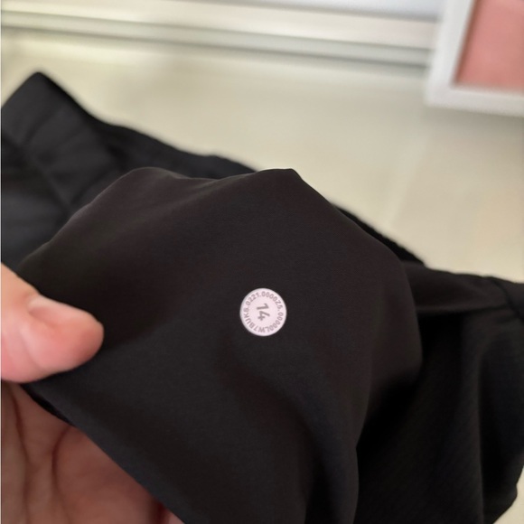 Lululemon Stroll At Sundown 3” *vent-light mesh - Picture 4 of 8